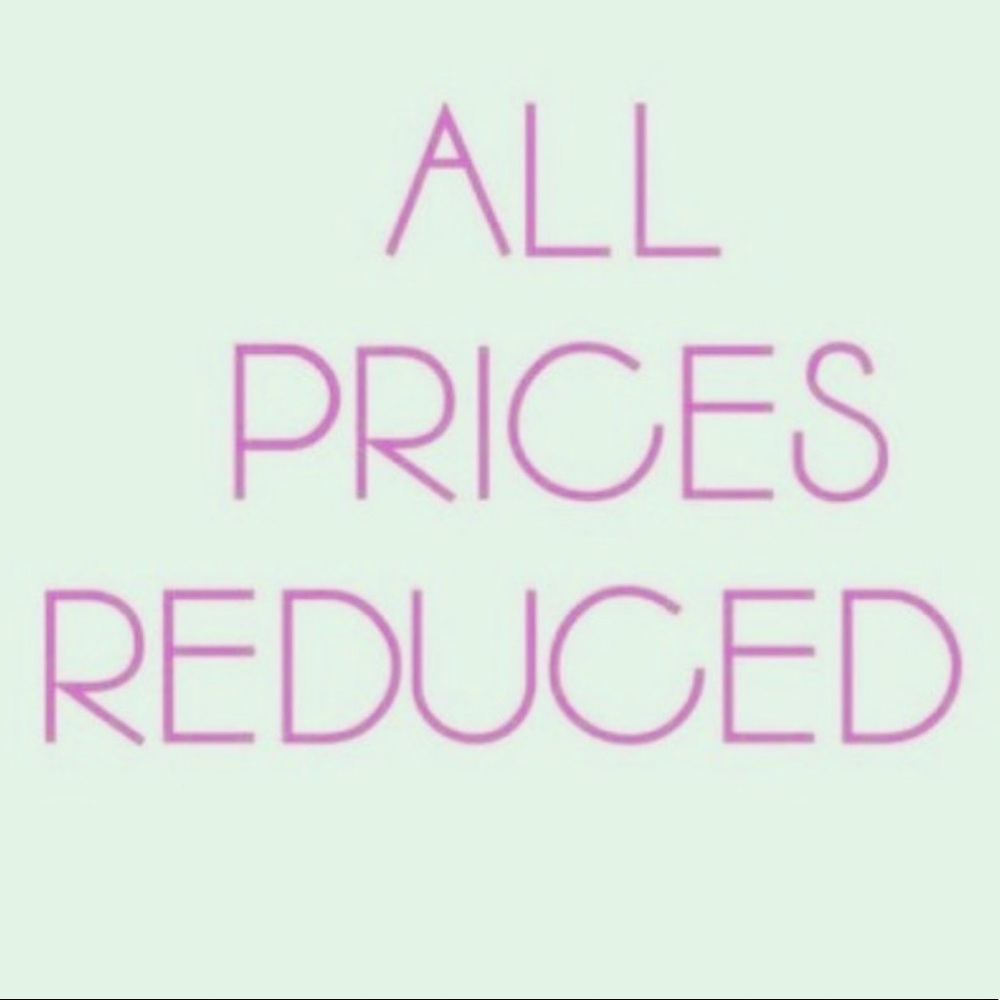 3 for $10 🤩 TODAY!! 💰💰💰 ALL merchandise with a ⭐️.  Bundle 3 for $10!